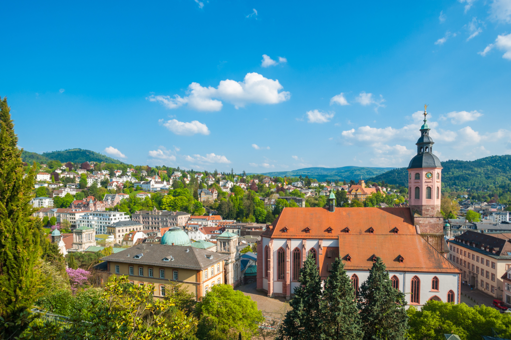  Stadtpanorama mit Stiftskirche, Baden-Baden, Schwarzwald, Baden-Württemberg, Deutschland, Europa