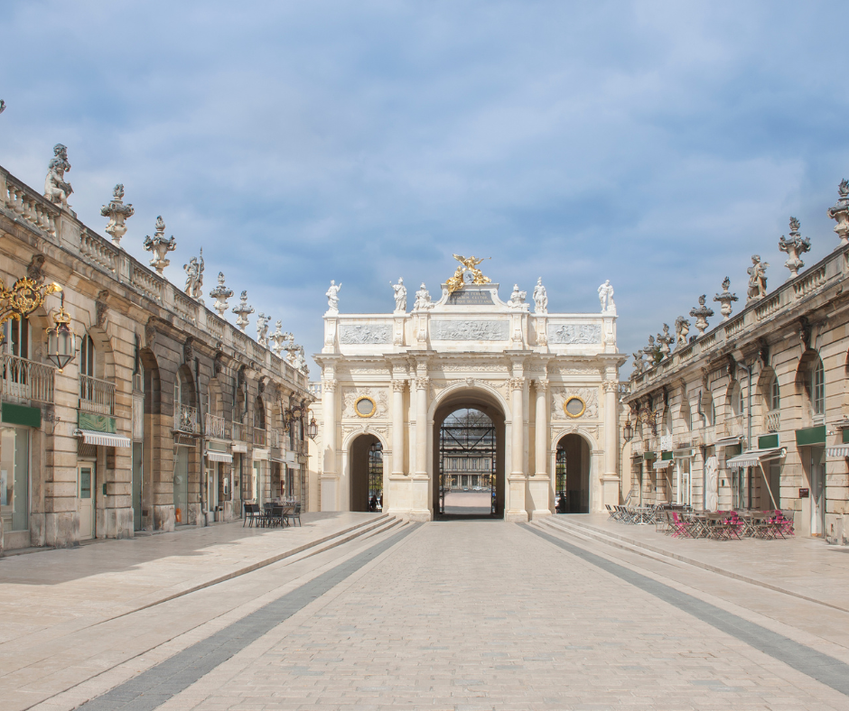 Place de la Carrière et arc Héré